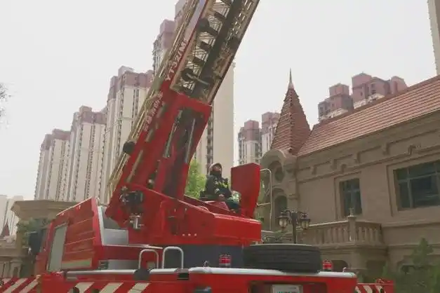 忻州消防全要素开展高层灭火救援实战演练