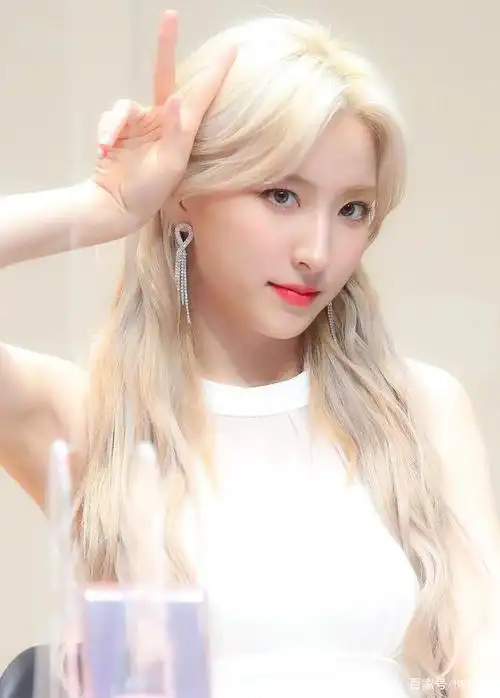 宇宙少女成员恩熙清新脱俗的形象 魅力十足