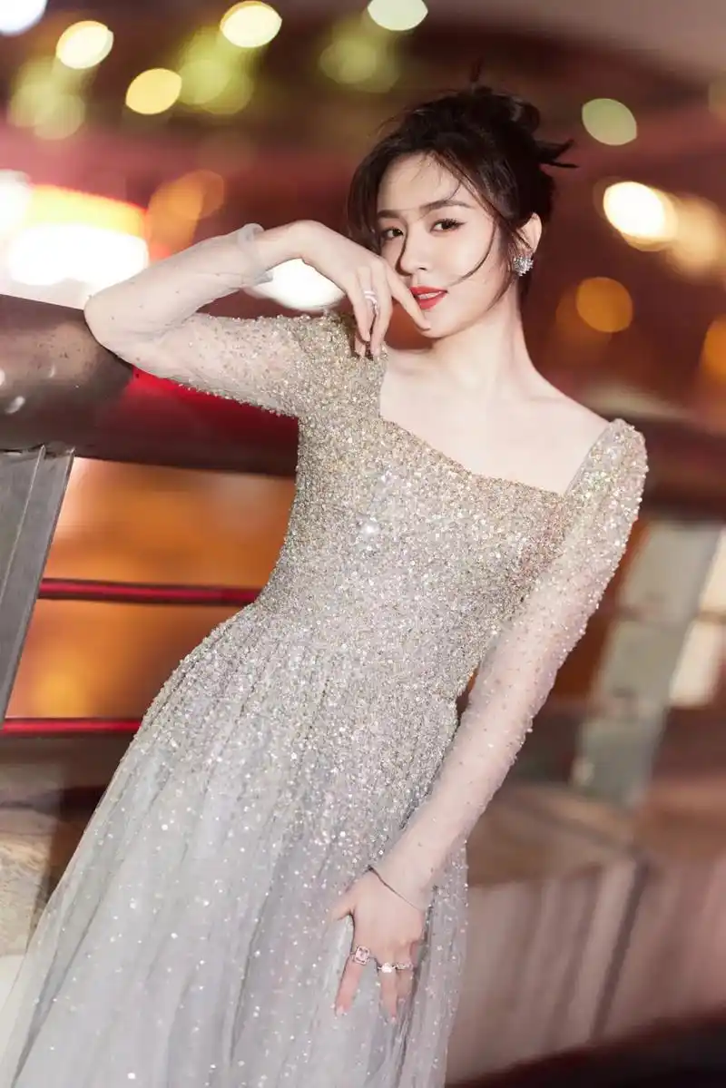 图赏:甜美又性感的王晓晨