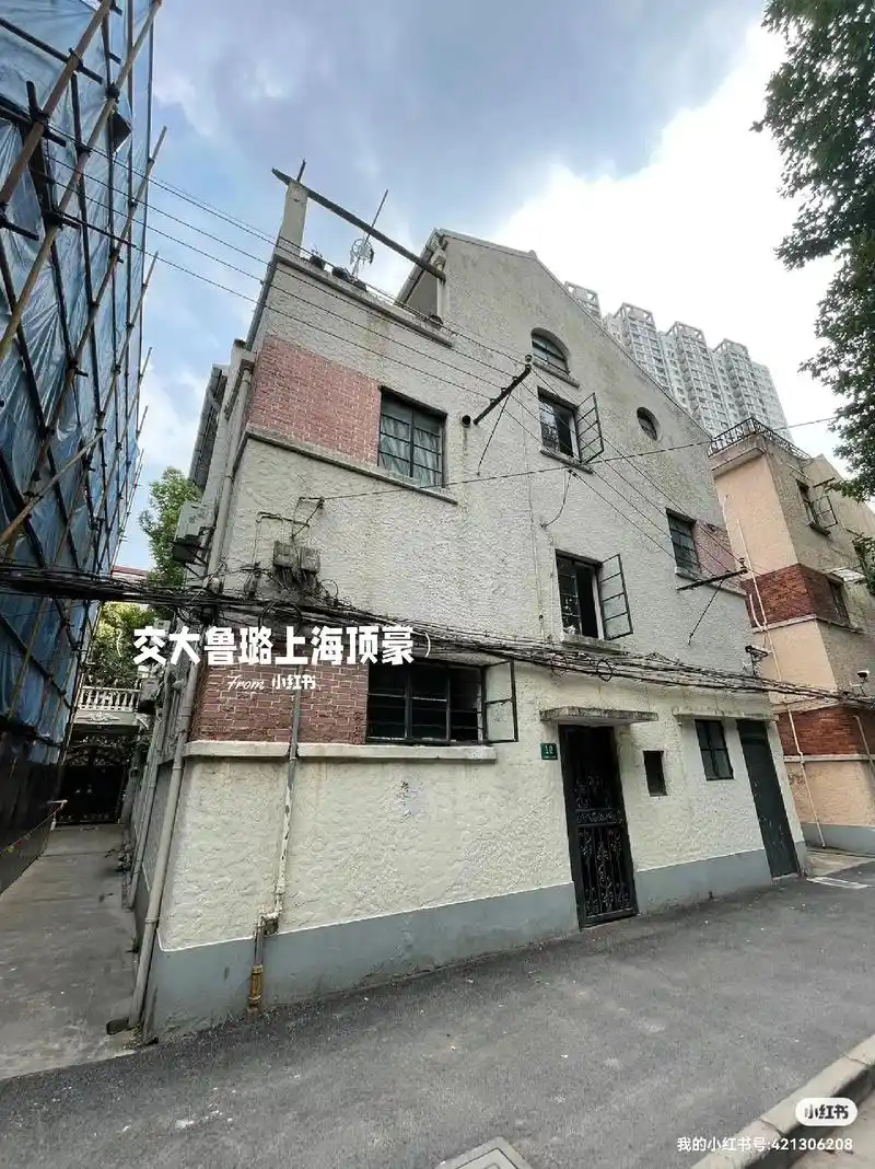 江苏路愚园路整栋花园洋房带80露台,8房.《江苏路愚园路整栋 - 抖音