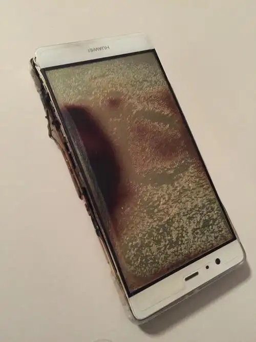 手机是华为的,充电器是华为的,套子是华为的.说完了,我要压压惊!