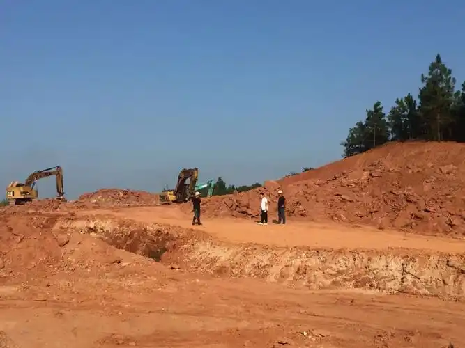 路基一队红砂岩勾除