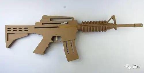 ak47沙漠之鹰国外大神用快递纸箱复刻神兵