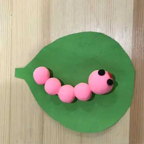 《快乐的毛毛虫》 写美篇核心经验点:学习用超轻粘土的方法制作毛毛虫