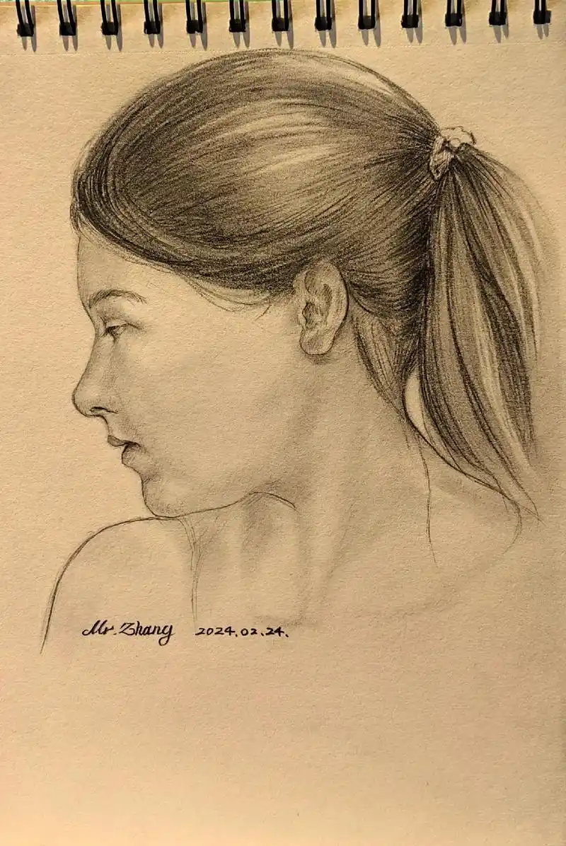 画画 女生侧脸.没忍住,抽时间画了一张,起型潦草,灰面过渡有 - 抖音