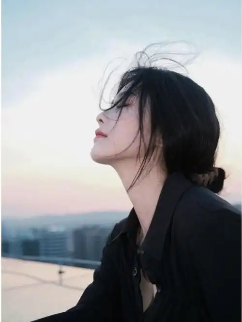 落日余晖下的白鹿侧颜,真的是太绝了