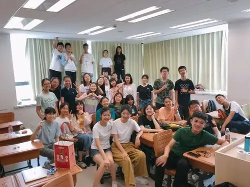 风范中学梅山高级中学罗店中学卢湾高级中学岭南中学李塔汇学校控江