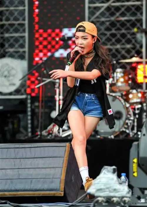 《中国有嘻哈》实力唱将vava,拒绝金曲颁奖,观众却纷纷鼓掌