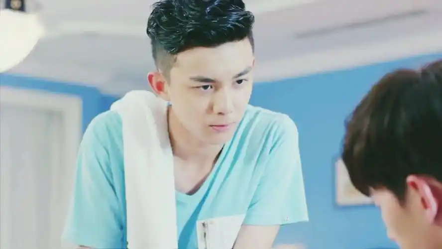 旋风少女吴磊第1718集截图甜出一个新高度 吴磊图片