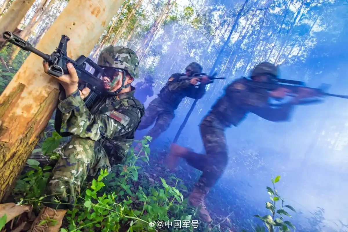 武警密林训练每一张都是壁纸#】近日,武警广西总队桂林支队紧贴收战