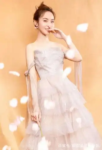 张佳宁,高级定制 粉色拼接礼服甜美可人,错认成"排球宝贝"张常宁