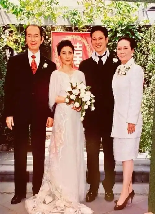 51岁赌王女婿大病后现身派对