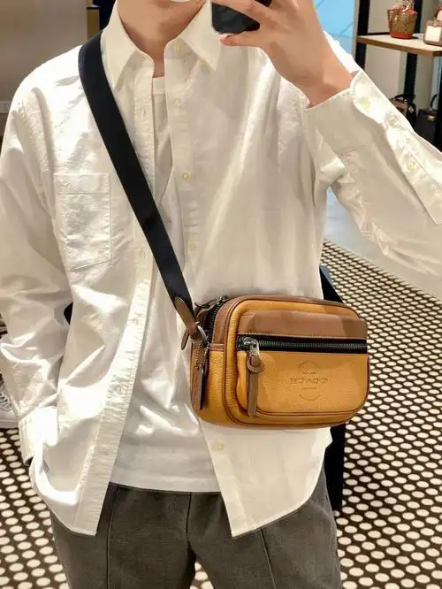 终于找到学长身上的斜挎包coach新款男士