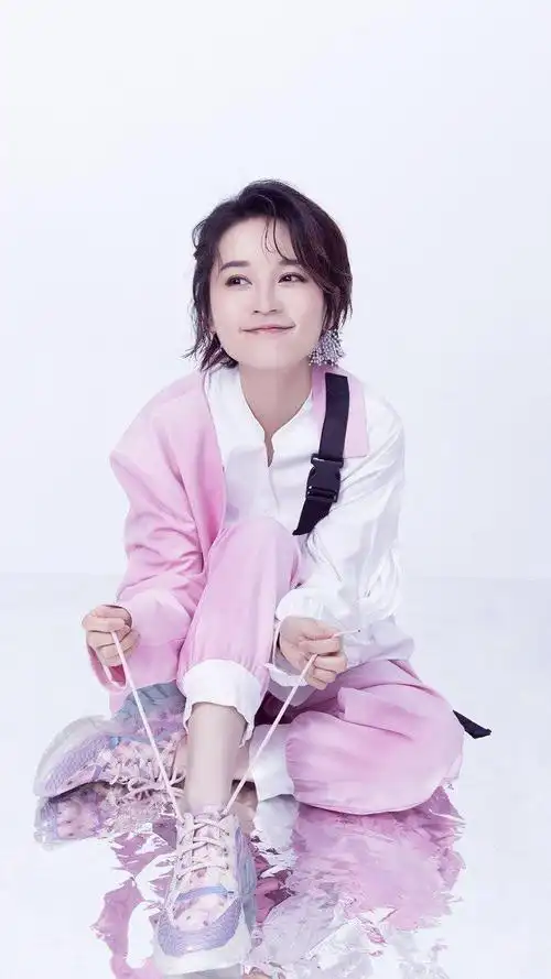 你一定听过程响的哪一首《可能》,因为它一经发行就席卷了各大榜单