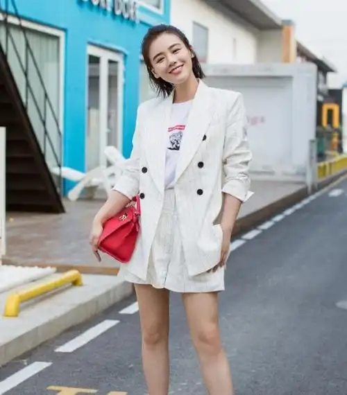 周冬雨你可以质疑她的演技与人品但一定要相信资本家的眼光