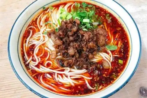 韩国大厨在四川卖炸酱面28块钱一碗食客的评价扎心了