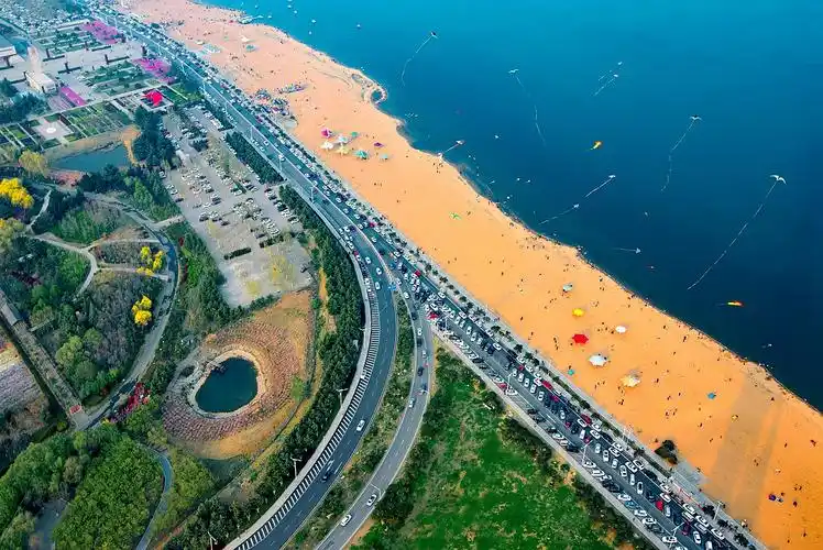 《节日·阳光·沙滩》