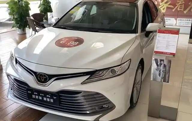 2020款丰田凯美瑞上市,售价17.98-27.98万元