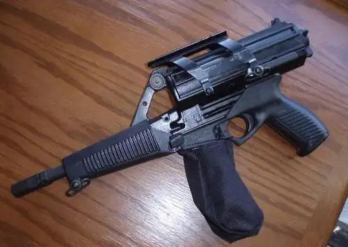 酷似小时候玩的水枪,卡利科m960式冲锋枪