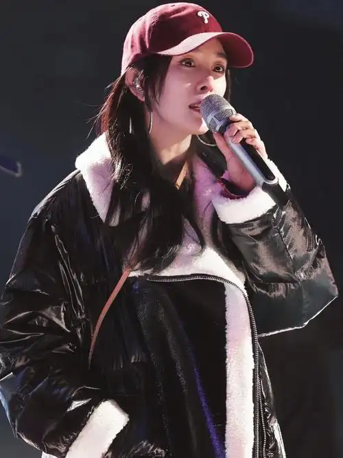 杨幂湖南卫视跨年演唱会演唱小幸运