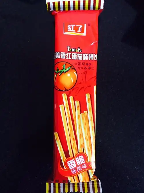 红了 红番茄味棒棒饼干 小包装带着很方便 记得还是十年前左右吃过