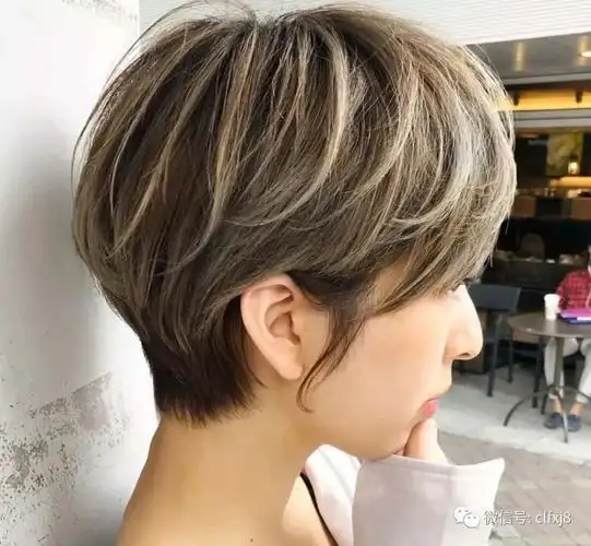 日系风的超短发更有蓬松感,也比较甜美,非常显高,适合小个子脸小的