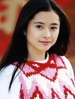 戚芳(何美钿饰演)