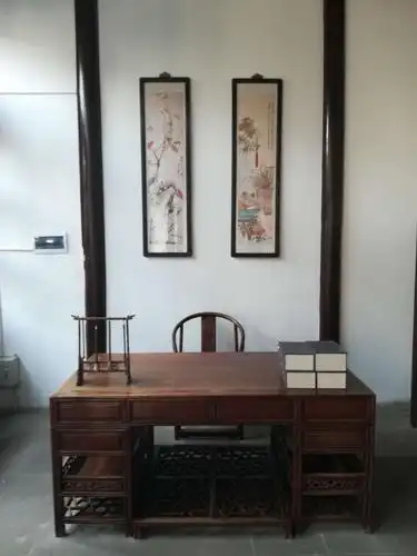 个园书房古色古香,有清朝的建筑特色和劳动人民的智慧.