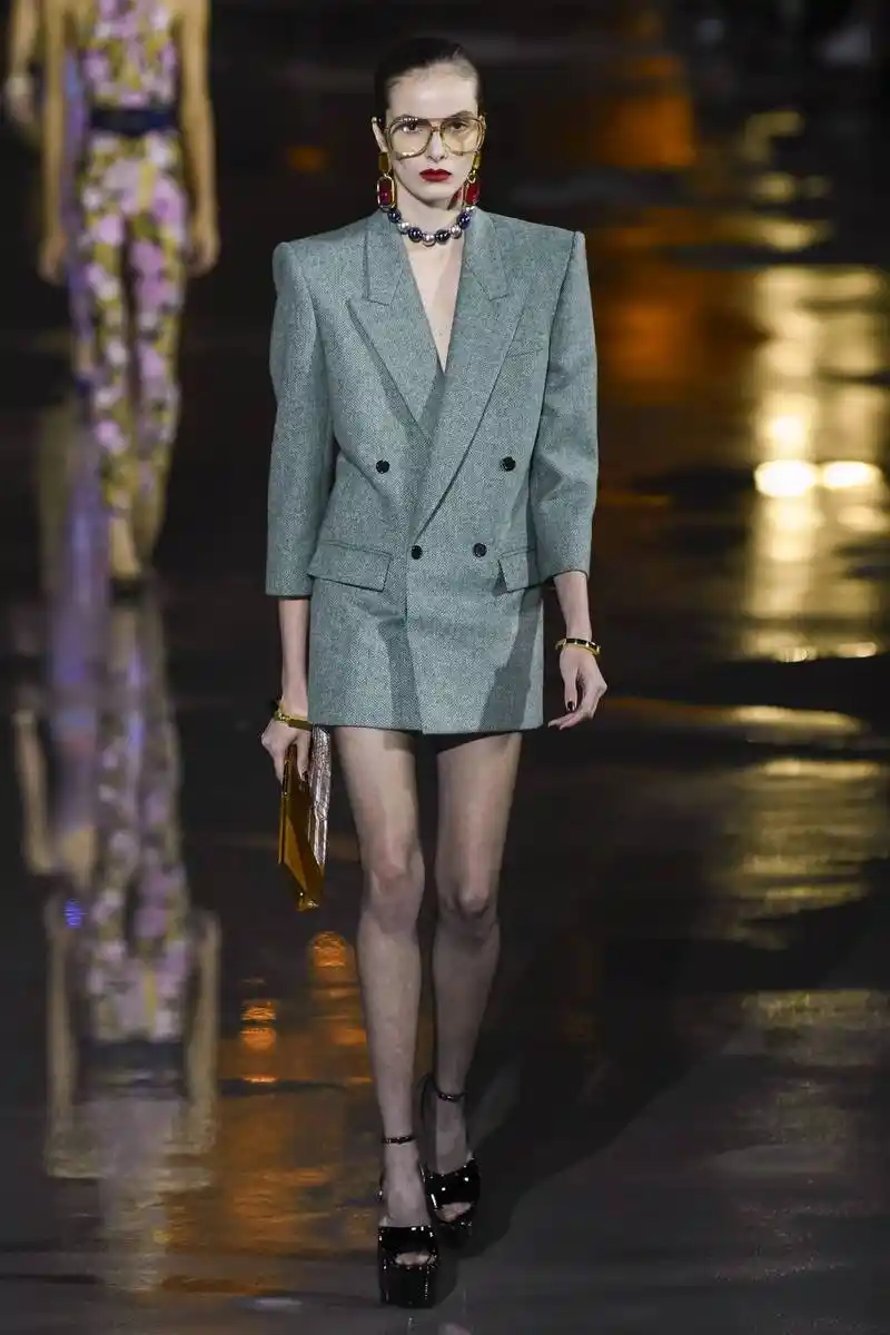 (47)巴黎时装周——圣罗兰品牌时装秀