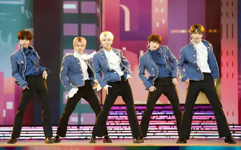 【2020mama颁奖典礼】txt组合 -《blue hour》现场表演舞台