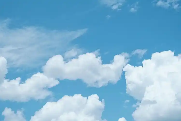 天空是绵绵的糖