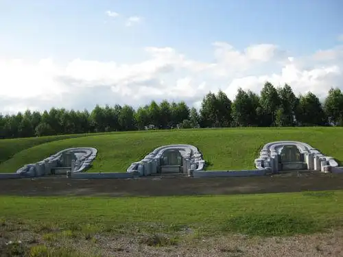 广东陆丰工商局长建豪华坟墓续