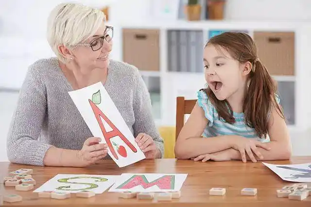 2-6岁是宝宝学英语的黄金期,家长千万别浪费!(附8招英语启蒙方法)