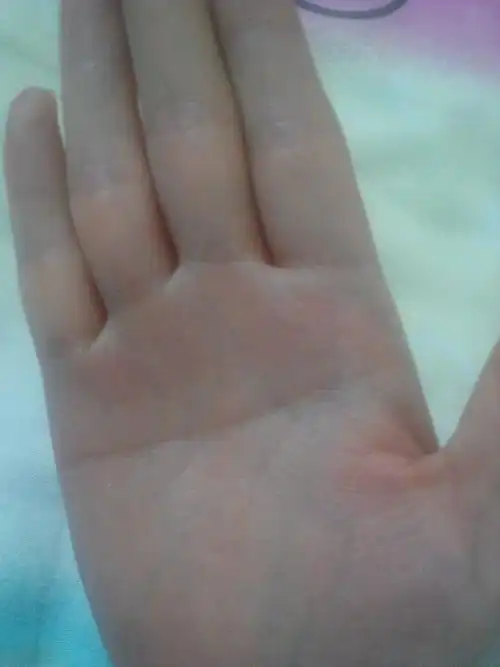 女人右手断掌真的很不好吗?会克到身边的人吗?大神帮我看看啊!