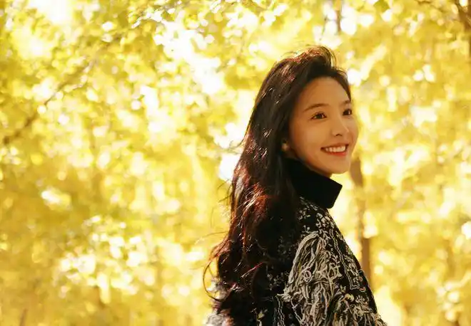 王思聪关注了她温柔善良的校花学霸章若楠