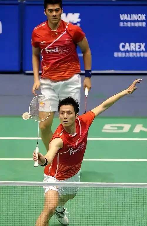 羽毛球杀球握拍姿势图解法(羽毛球教练口中的错误握拍动作,有哪些经常