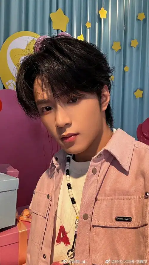 刘耀文过了今天也会想我吗##刘耀文灰色卫衣自拍