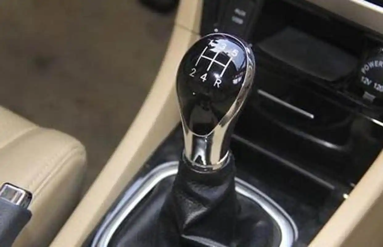 手动挡车档位介绍?手动挡车辆路上行驶注意事项?