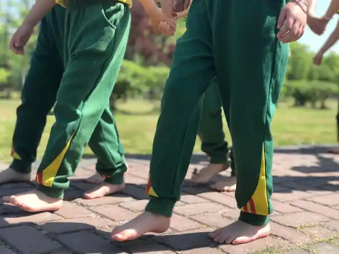 《光着脚丫去旅行》