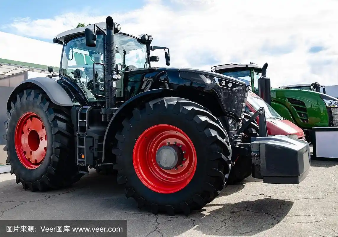 大轮拖拉机,农用机器和货物运输,特写