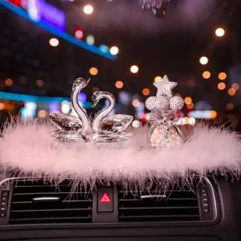 汽车摆件女神款水晶天鹅车载香水座女生车上装饰用品车内饰品白色天鹅