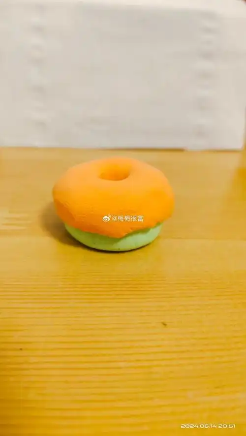 超轻粘土:蛋糕98    绿色章鱼99     甜甜圈93手工超话#超轻