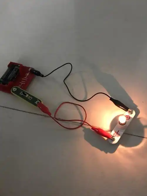 串联电池(四(8)班阮日宏)