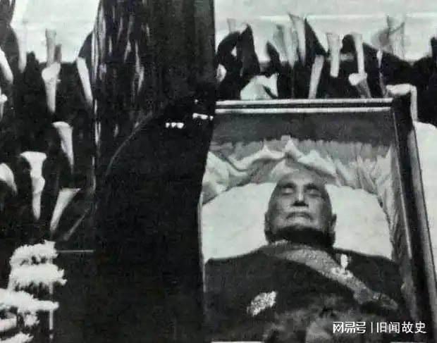 蒋介石入殓时身穿七条裤子遗体至今未下葬宋美龄晚年道出原由