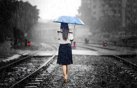 离别的车站唯美意境伤感图片