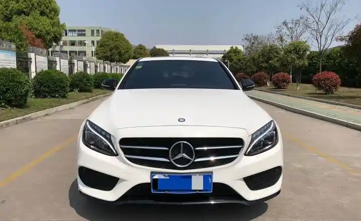 奔驰c级 c200 2.0t 运动版 白色 自动档