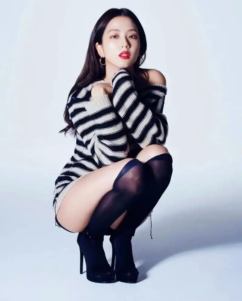 旧图重发 依旧扛打🥵#金智秀 #jisoo #金智秀杂志封 - 抖音