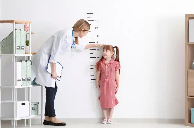 小孩个子矮小怎么办?需要治疗吗?