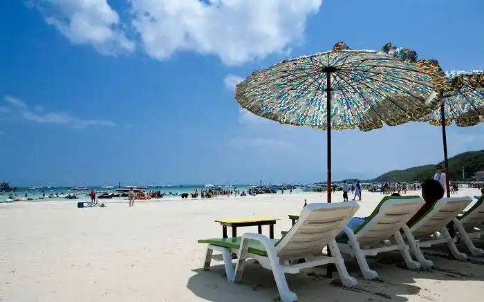 格兰岛是芭提雅必去之地,沙滩水质比芭提雅沙滩要高两个档次