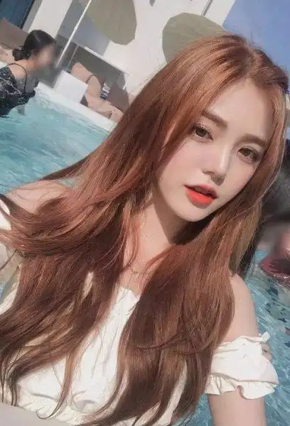 冬季女孩子合适的高冷发色染出迷人风范头发颜色